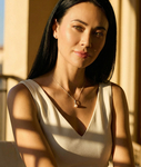 White South Sea Pearl Emmanuelle Pendant - Model Image
