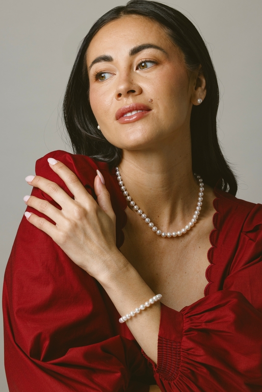 Japanese Akoya White Pearl Sets in AAA Quality - Model Image