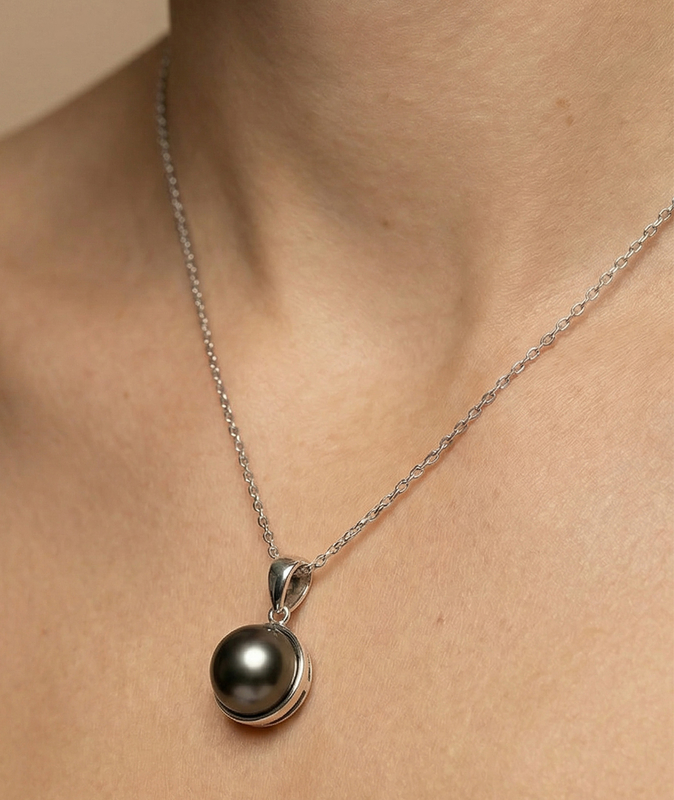 Tahitian South Sea Pearl Harriett Pendant - Model Image