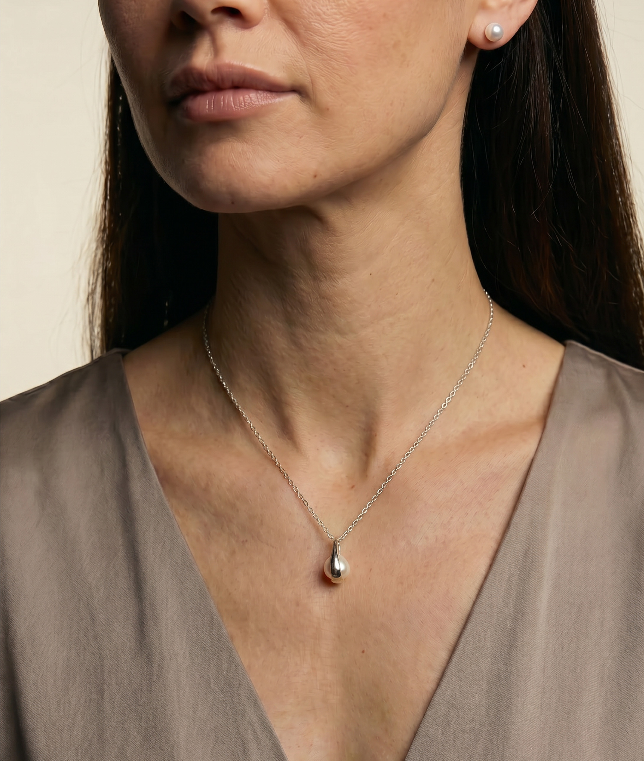 14K Gold Freshwater Pearl Regina Pendant - Model Image