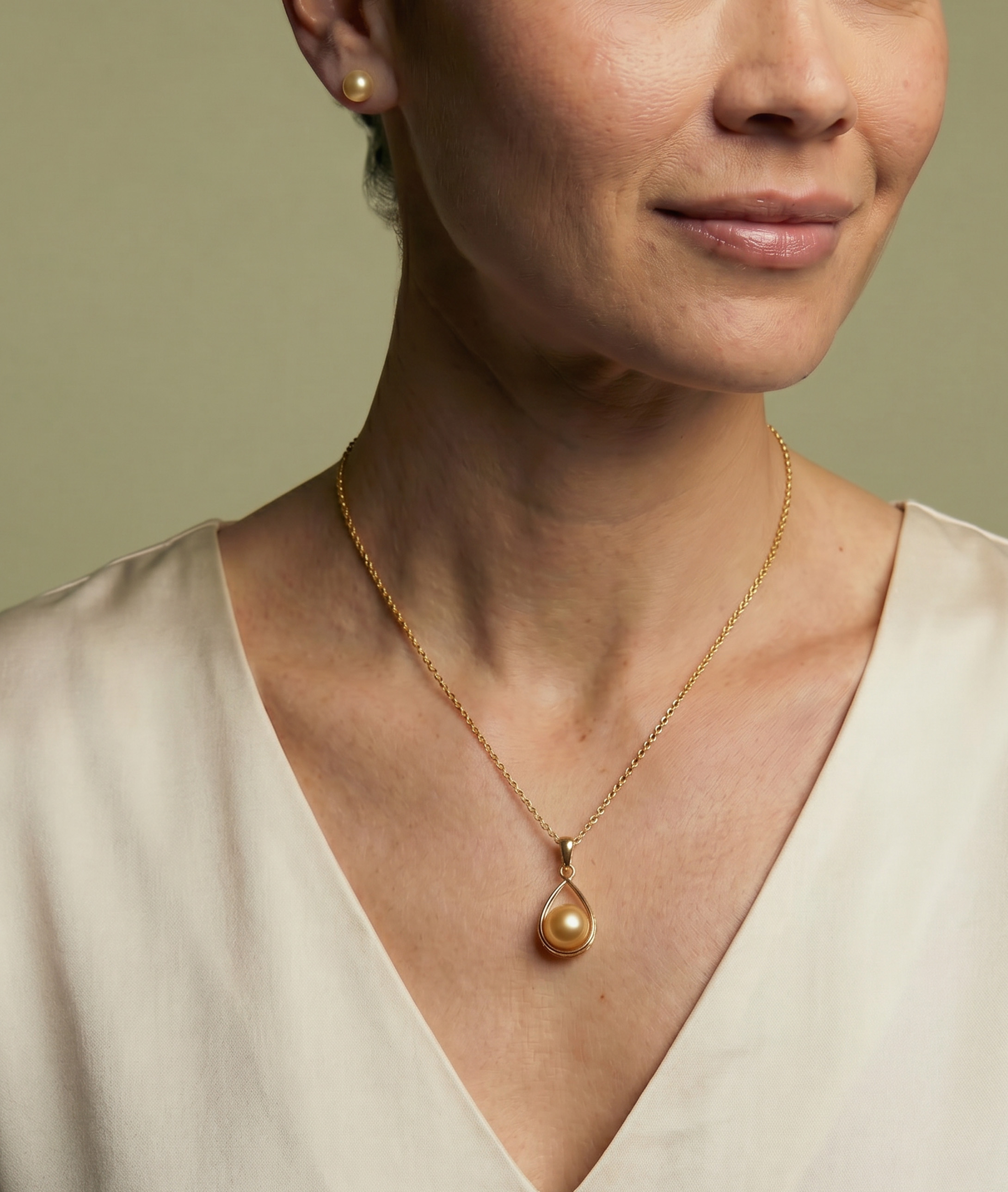 Golden South Sea Pearl Jess Pendant - Model Image