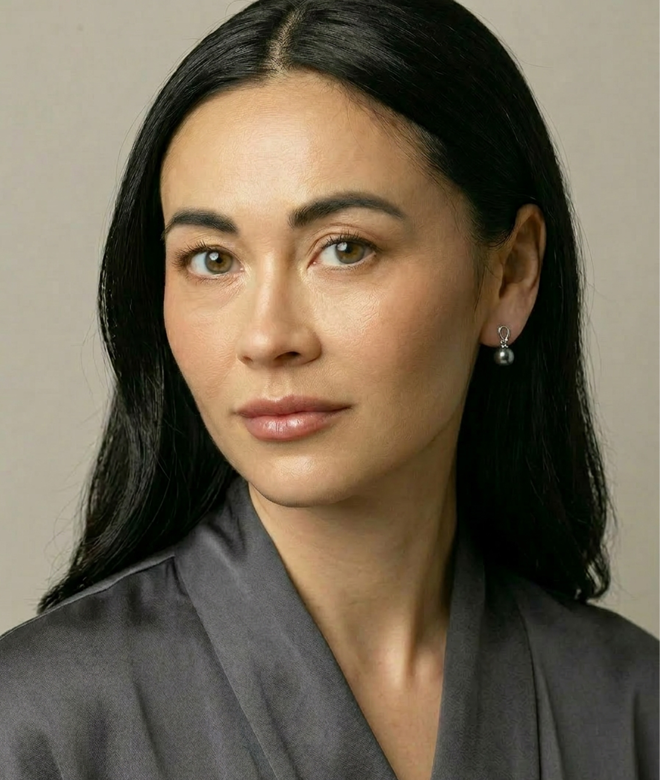 Tahitian South Sea Pearl Sherry Earrings - Model Image