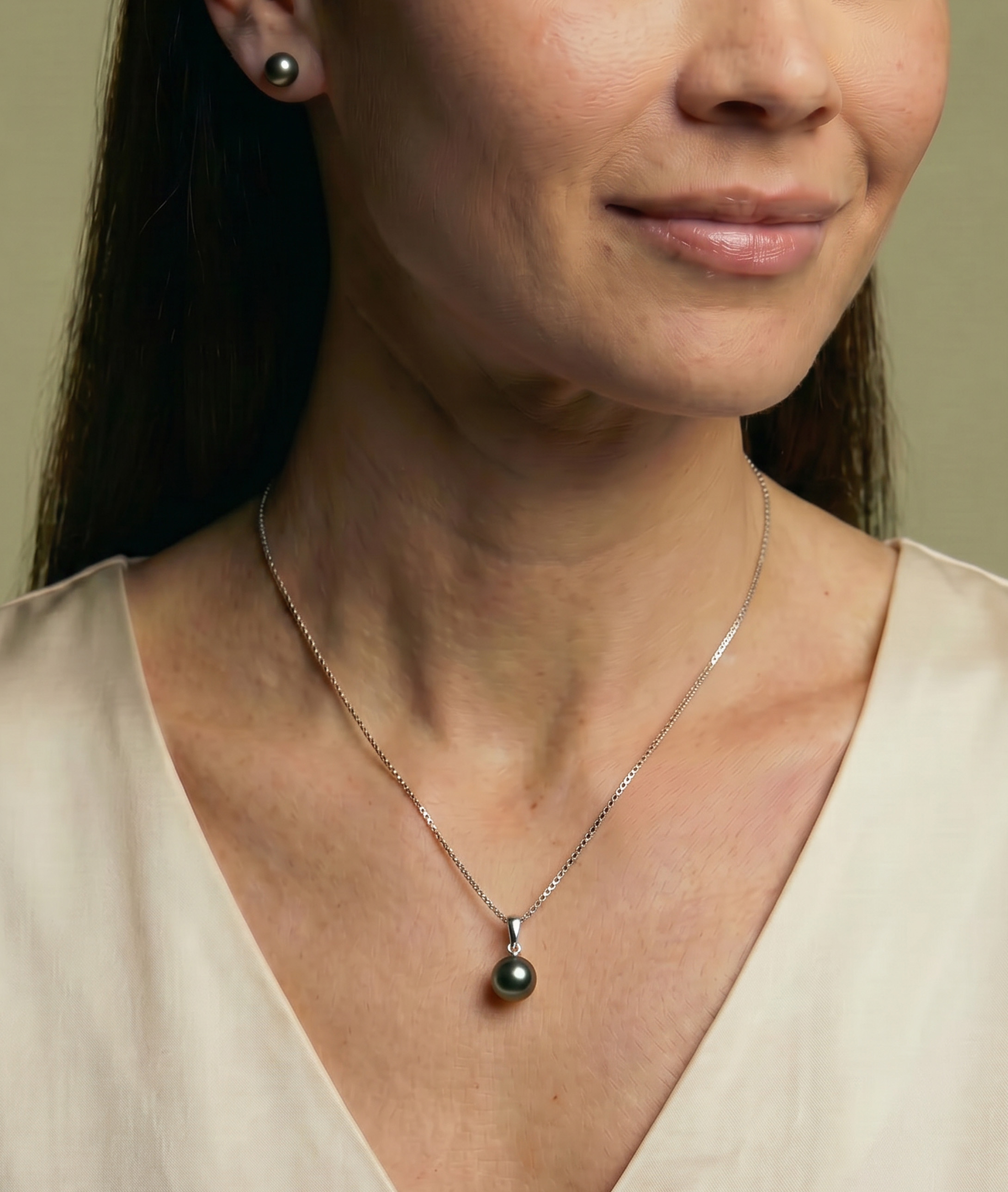 11mm Tahitian South Sea Pearl Sydney Pendant - Model Image